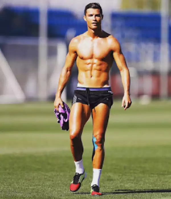 Cristiano Ronaldo shows off his toned body in new underwear ad photos